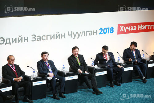 Улс төрийн тогтворгүй байдал хөгжлийн бодлогод тээг болсон